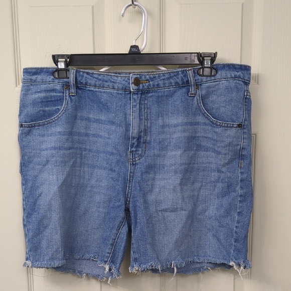 89th & Madison Pants - 89th & Madison Light Blue Jean Shorts